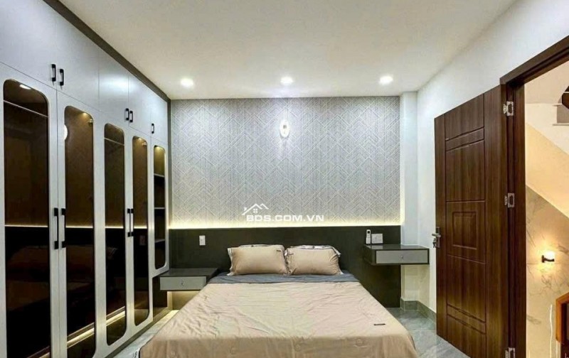 SIÊU PHẨM 5 TẦNG BTCT – HXH 6M THÔNG – TÂN CHÁNH HIỆP, Q12
- 58m² (4.5 x 13m) – Ô TÔ NGỦ TRONG NHÀ